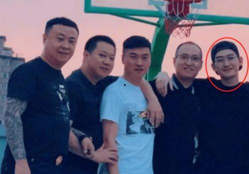 明星网红同学聚会,明星网红同学聚首，回忆青春时光
