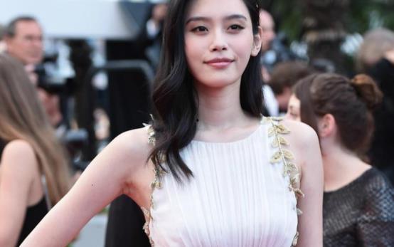 女明星网红去世了,女明星网红离世，追忆生前辉煌时刻”