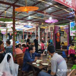 古城烧烤明星网红店,网红店里的烟火气与人气传奇