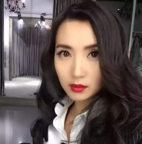 明星网红会飘么,飘摇在名利场的璀璨星辰