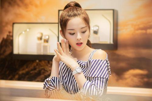 unqlu明星网红同款,明星热捧——揭秘unqlu明星网红同款背后的魅力