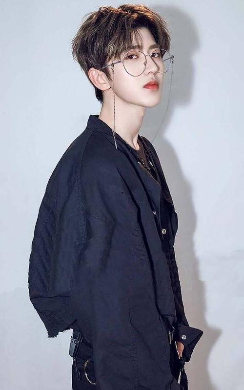 unqlu明星网红同款,明星热捧——揭秘unqlu明星网红同款背后的魅力